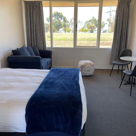 Happy Wanderer Motel Lake Boga On The Lake With Lake Views Exterior foto
