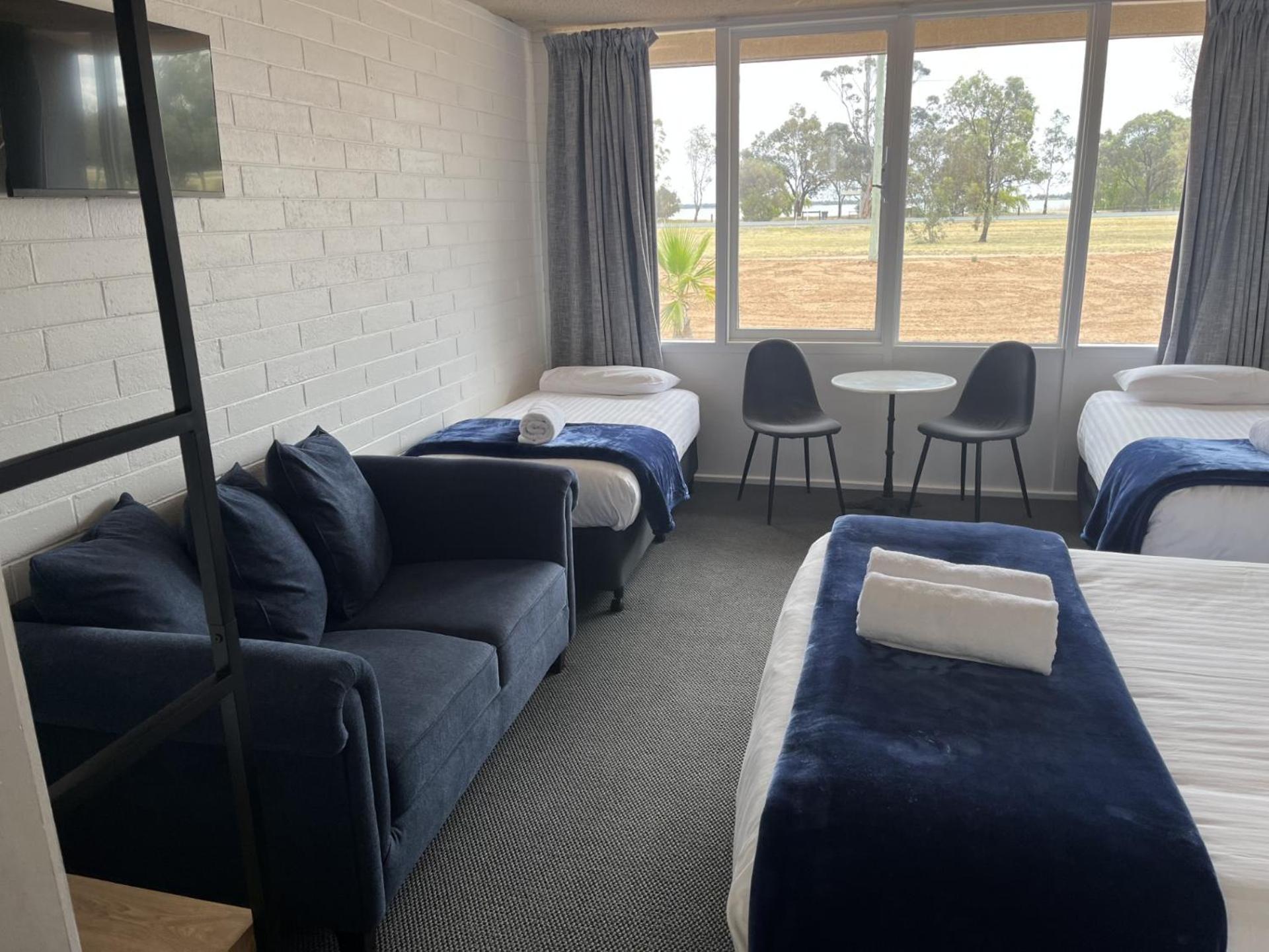 Happy Wanderer Motel Lake Boga On The Lake With Lake Views Exterior foto